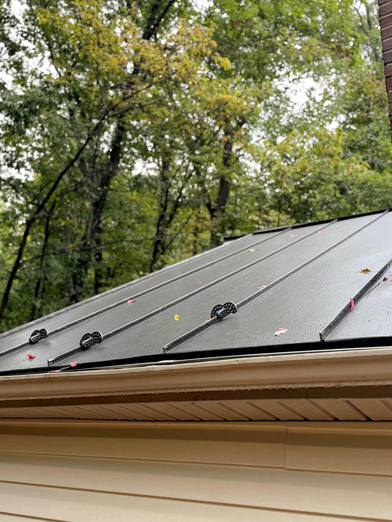 Standing-seam metal roofing project completed by Mantle Roofing in Linden, VA, photo 1