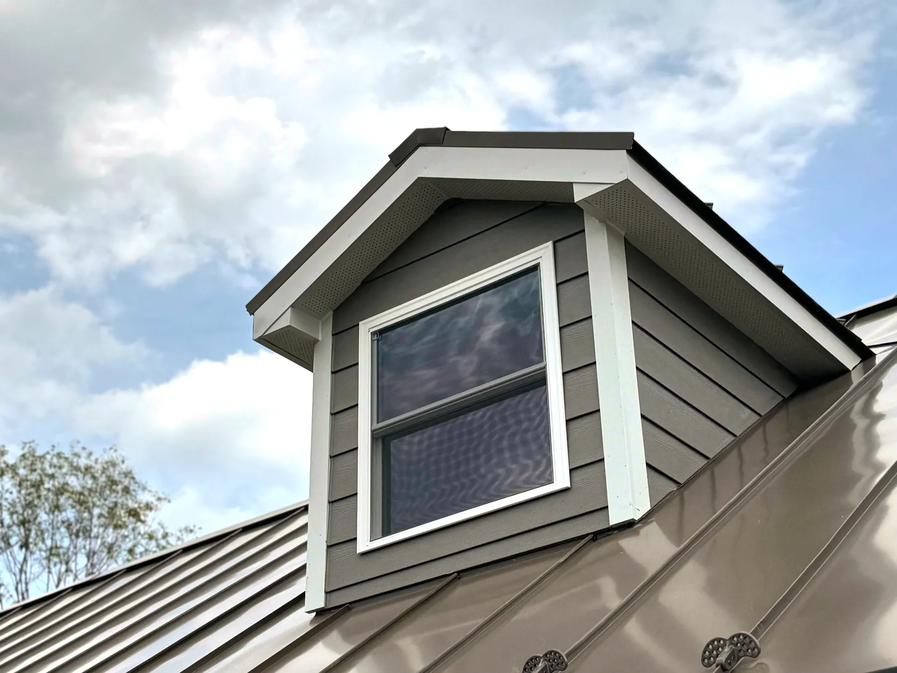 Standing-seam metal roofing project completed by Mantle Roofing in Front Royal, VA, photo 1